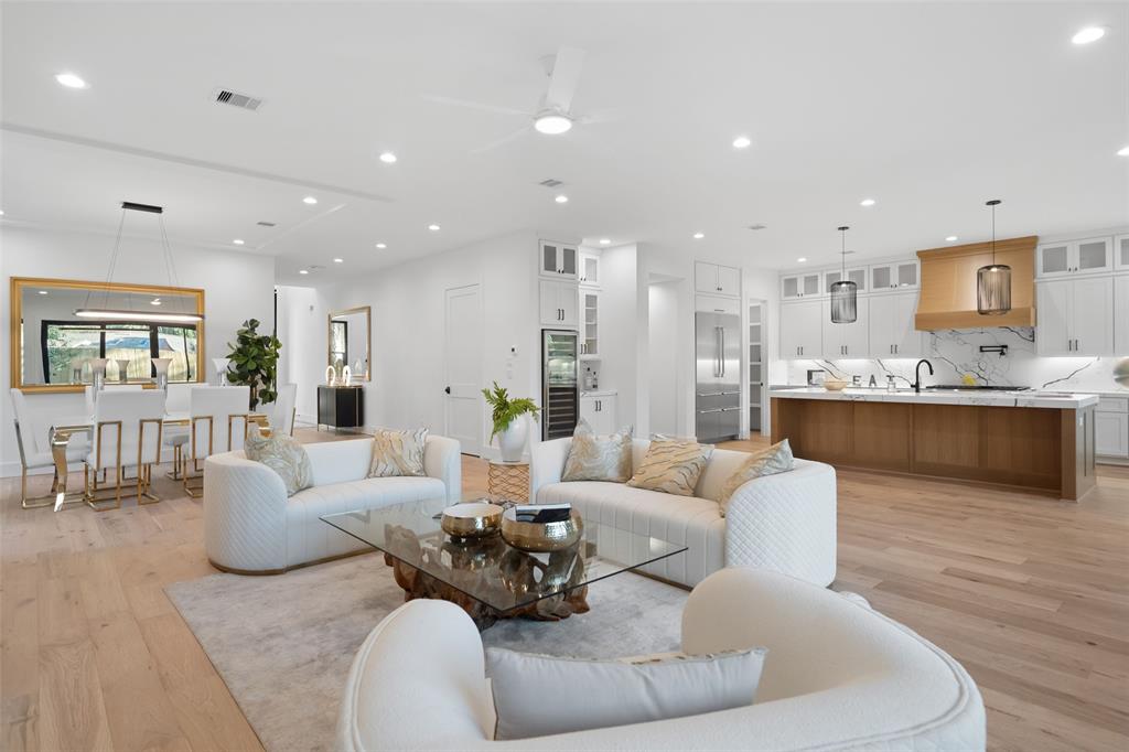 3774 Sunset Boulevard