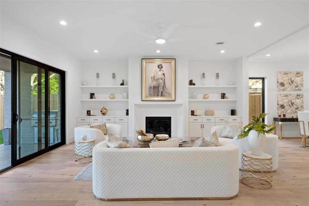 3774 Sunset Boulevard