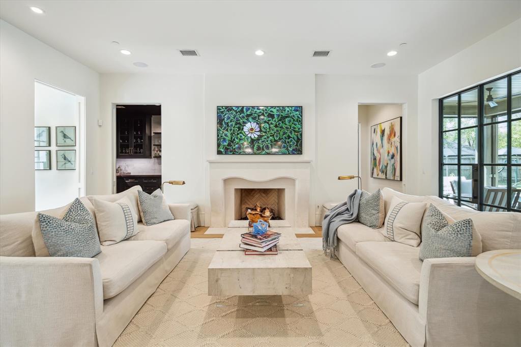 415 Coachman Lane