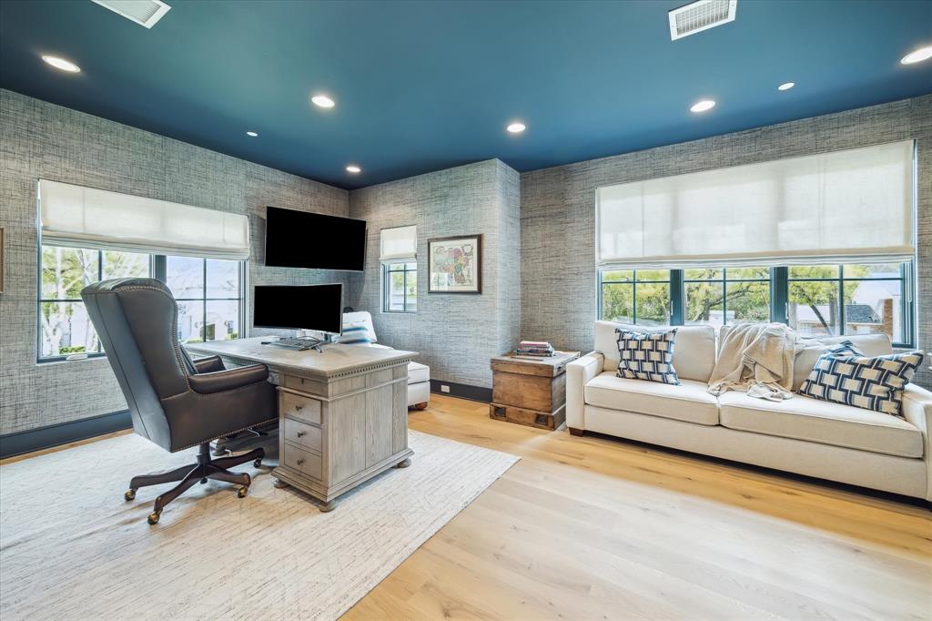415 Coachman Lane
