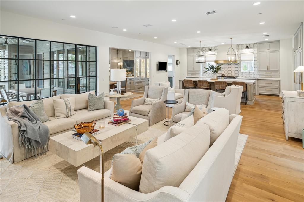 415 Coachman Lane