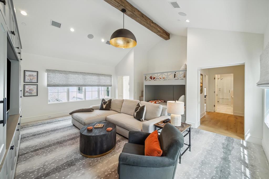 415 Coachman Lane