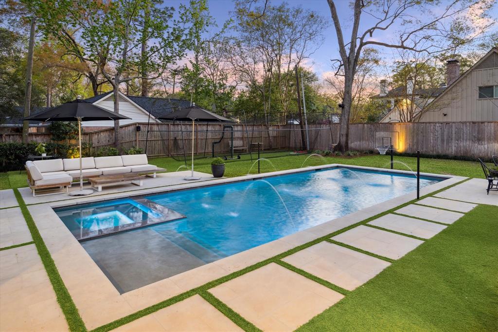415 Coachman Lane