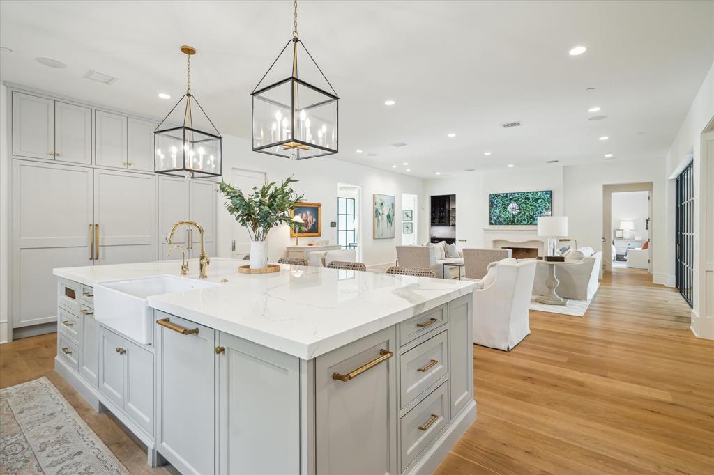 415 Coachman Lane