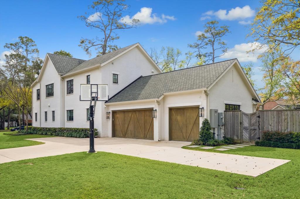 415 Coachman Lane