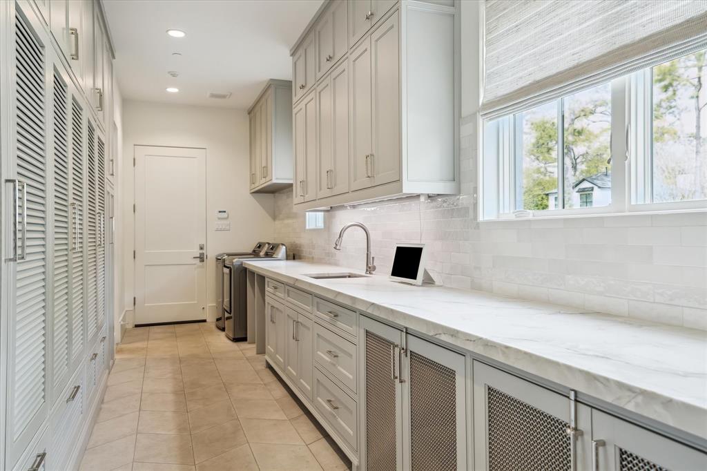 415 Coachman Lane