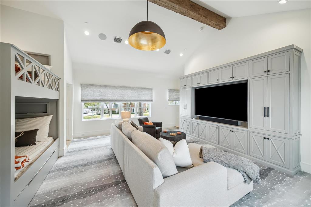 415 Coachman Lane