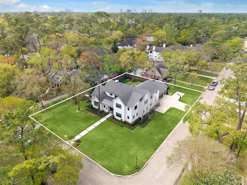 415 Coachman Lane