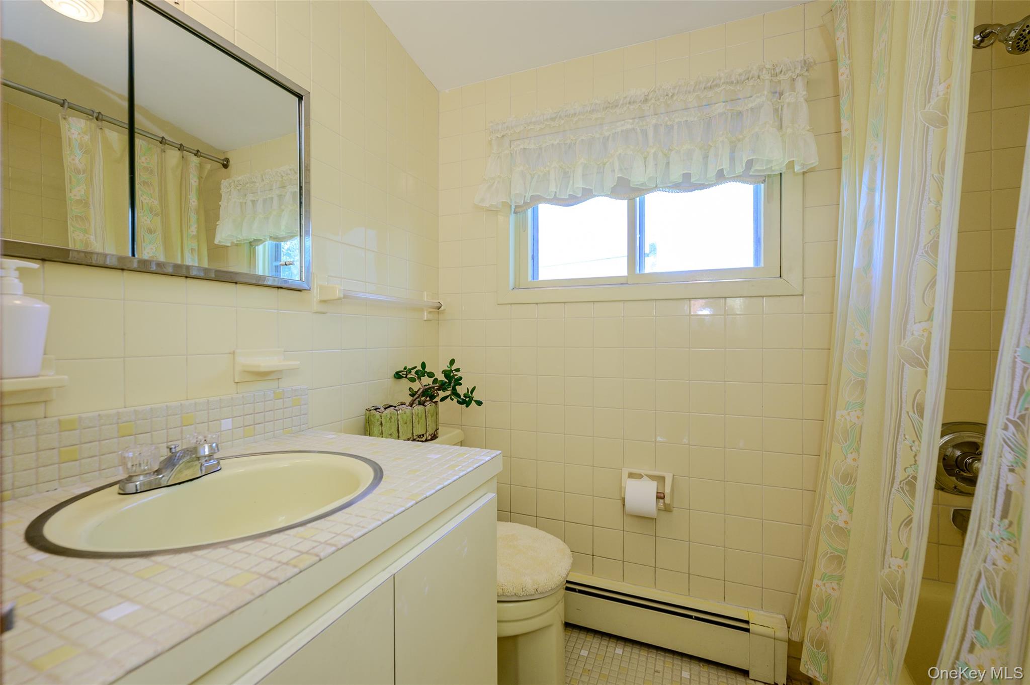 105 N Queens Avenue
