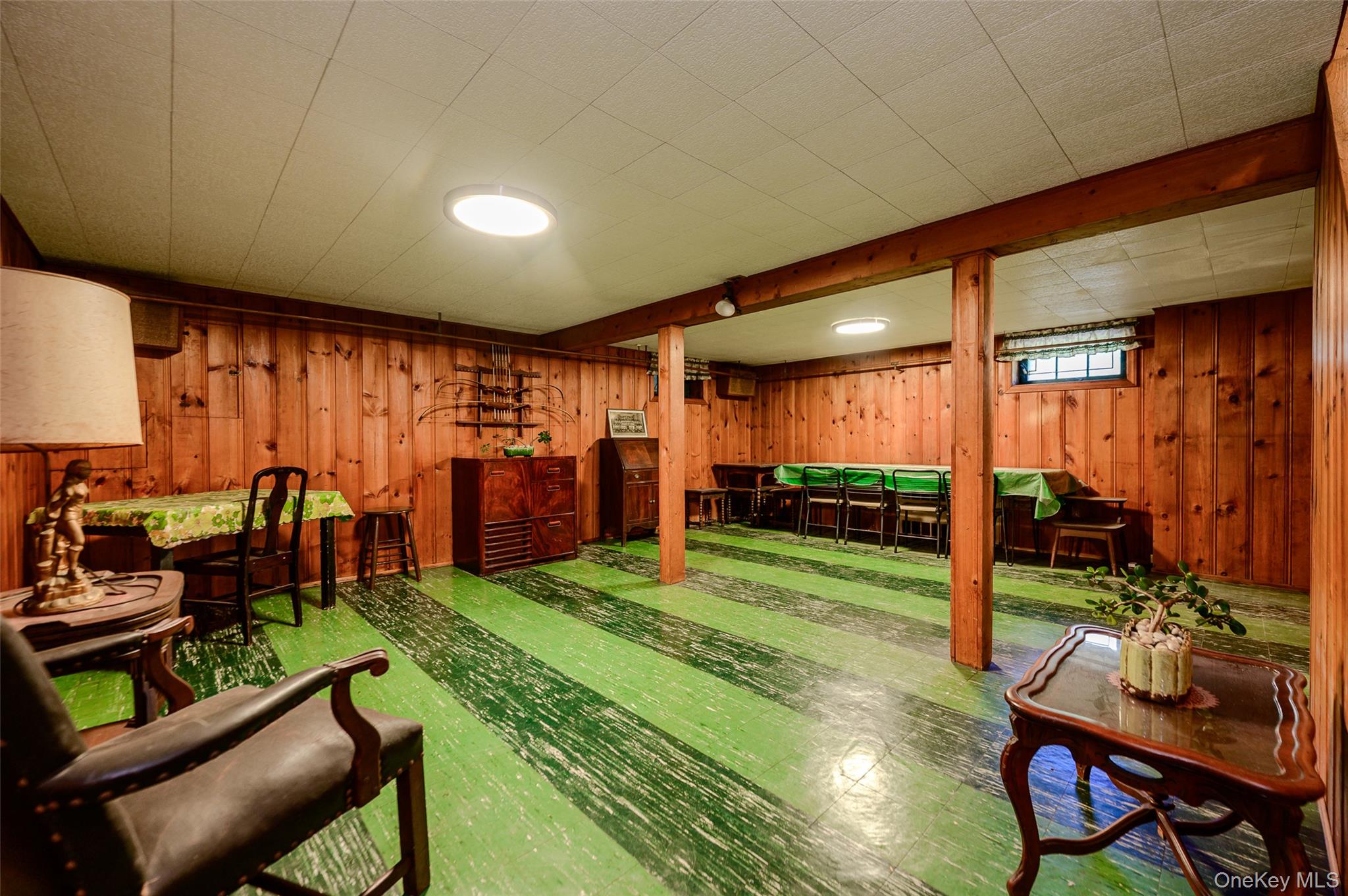 105 N Queens Avenue