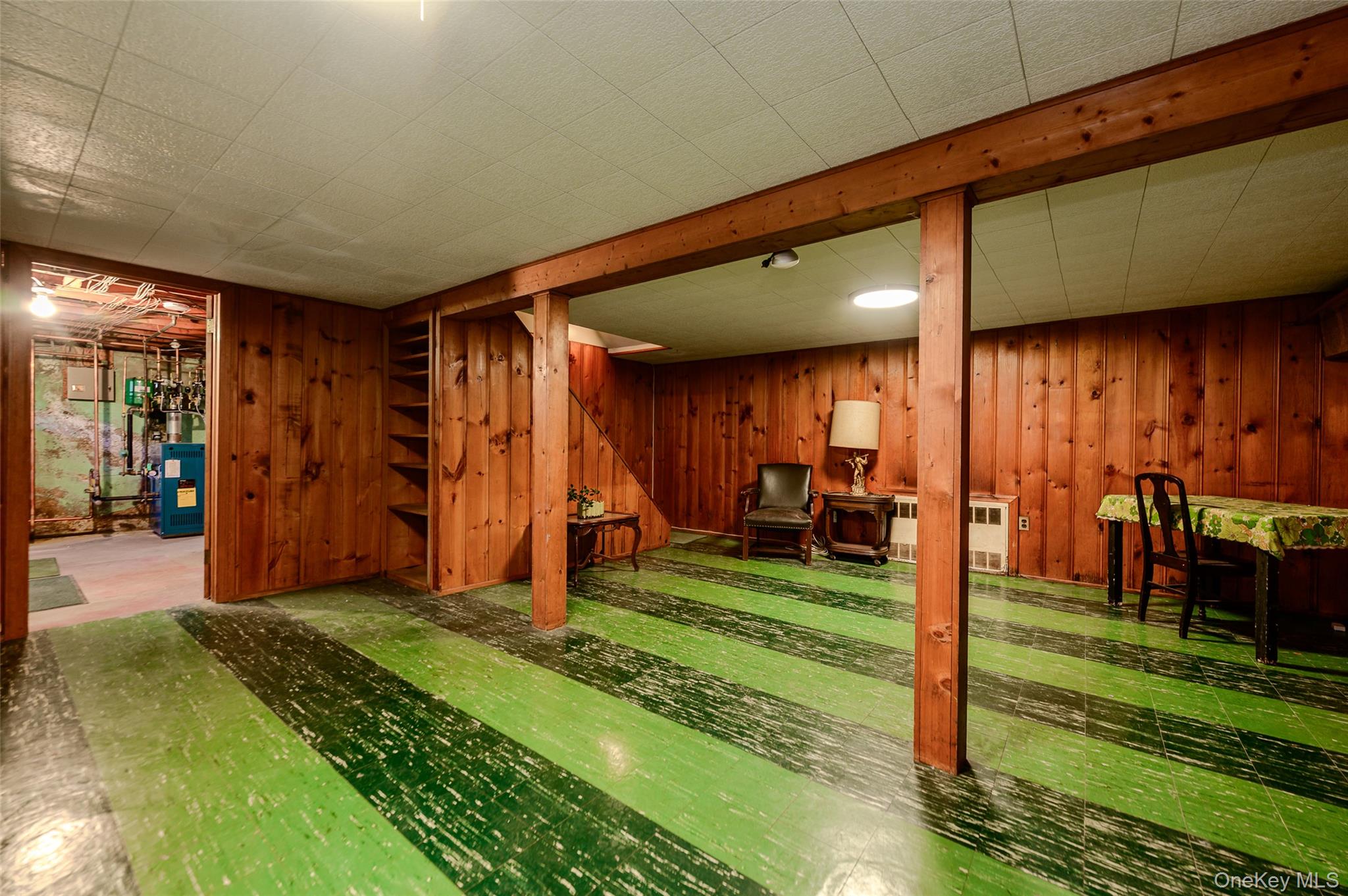 105 N Queens Avenue