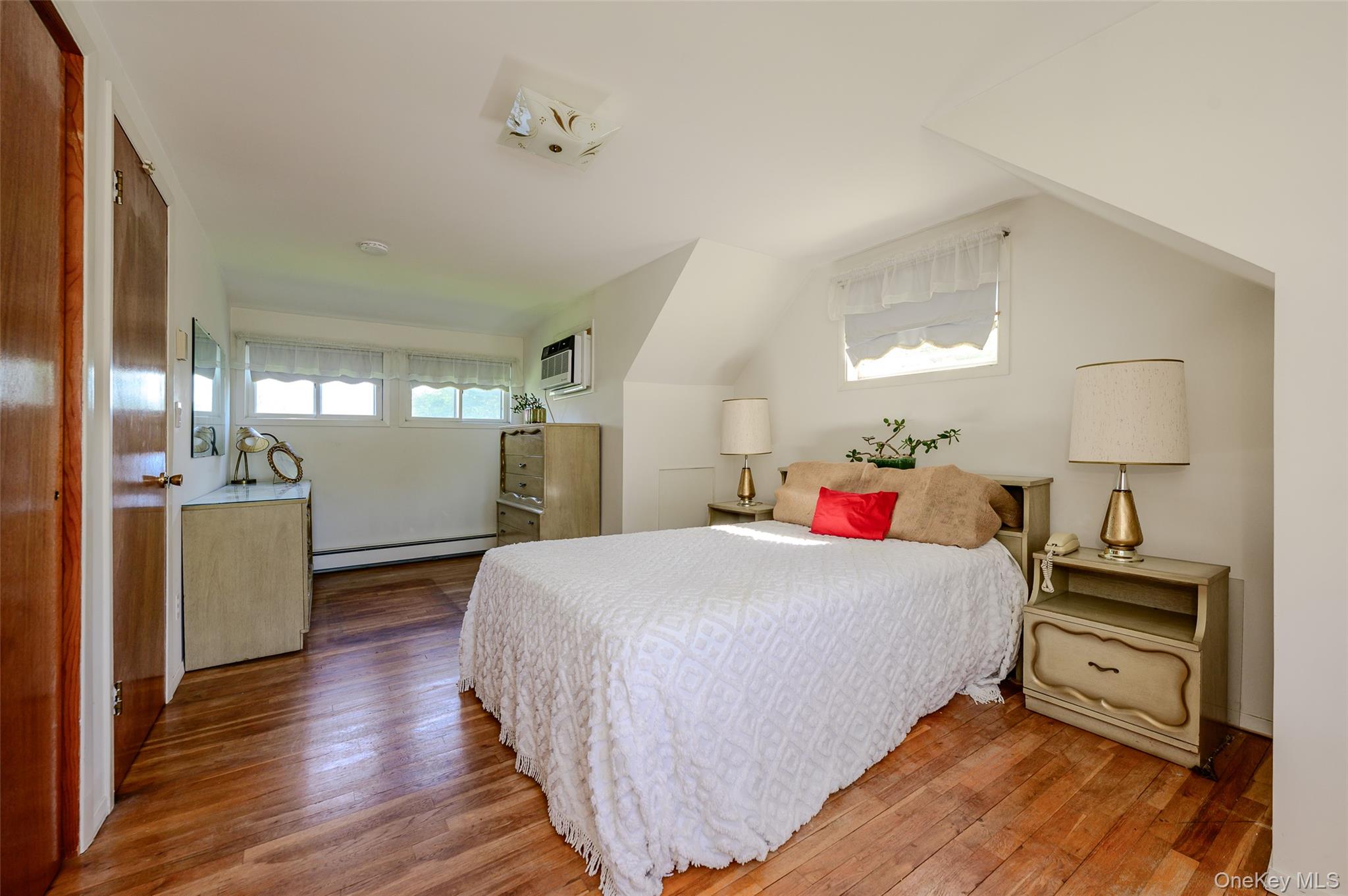 105 N Queens Avenue