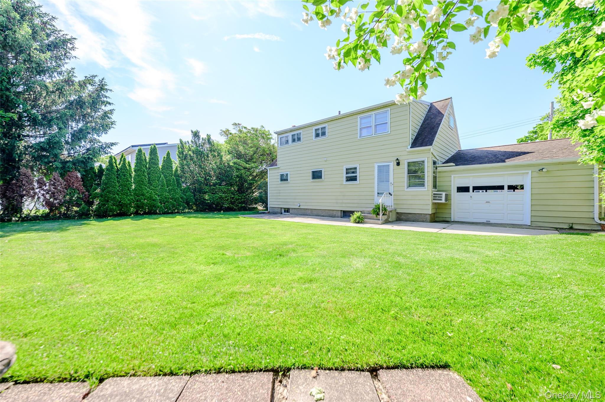 105 N Queens Avenue