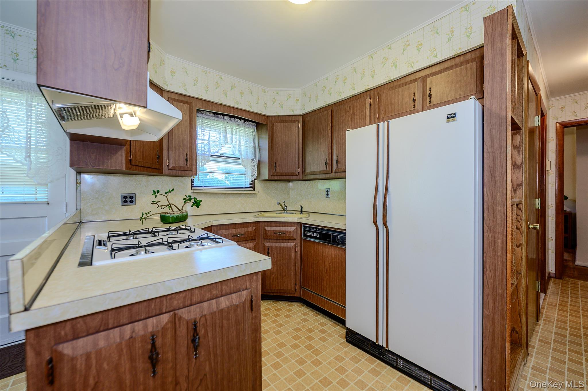 105 N Queens Avenue