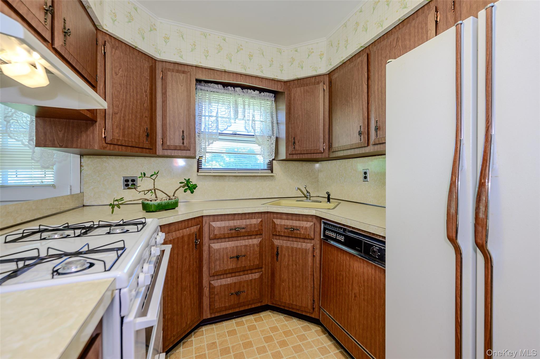105 N Queens Avenue