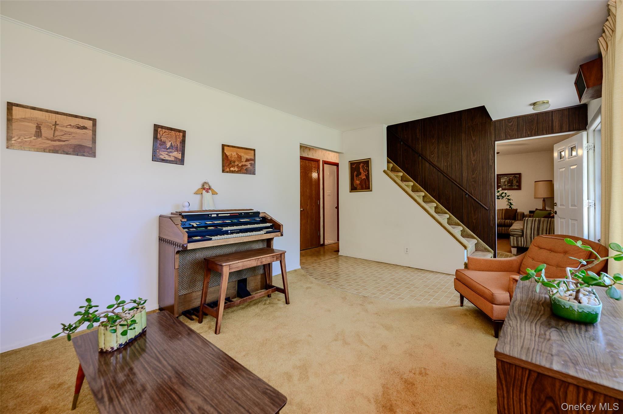 105 N Queens Avenue