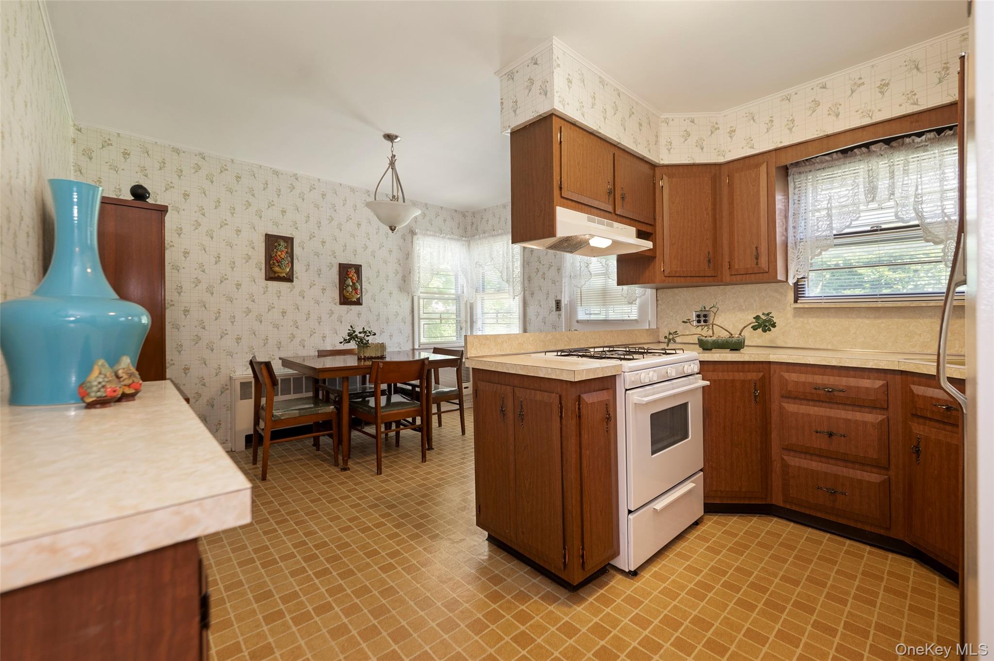 105 N Queens Avenue