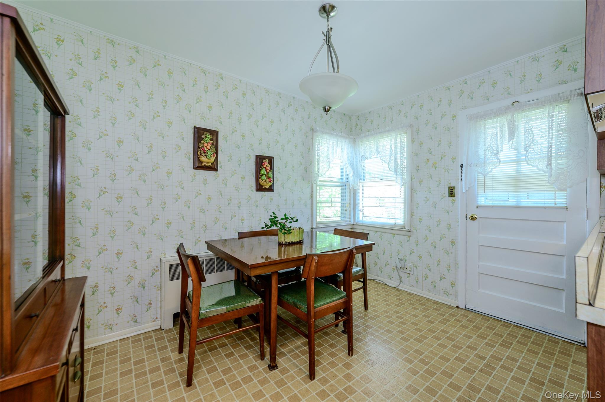 105 N Queens Avenue