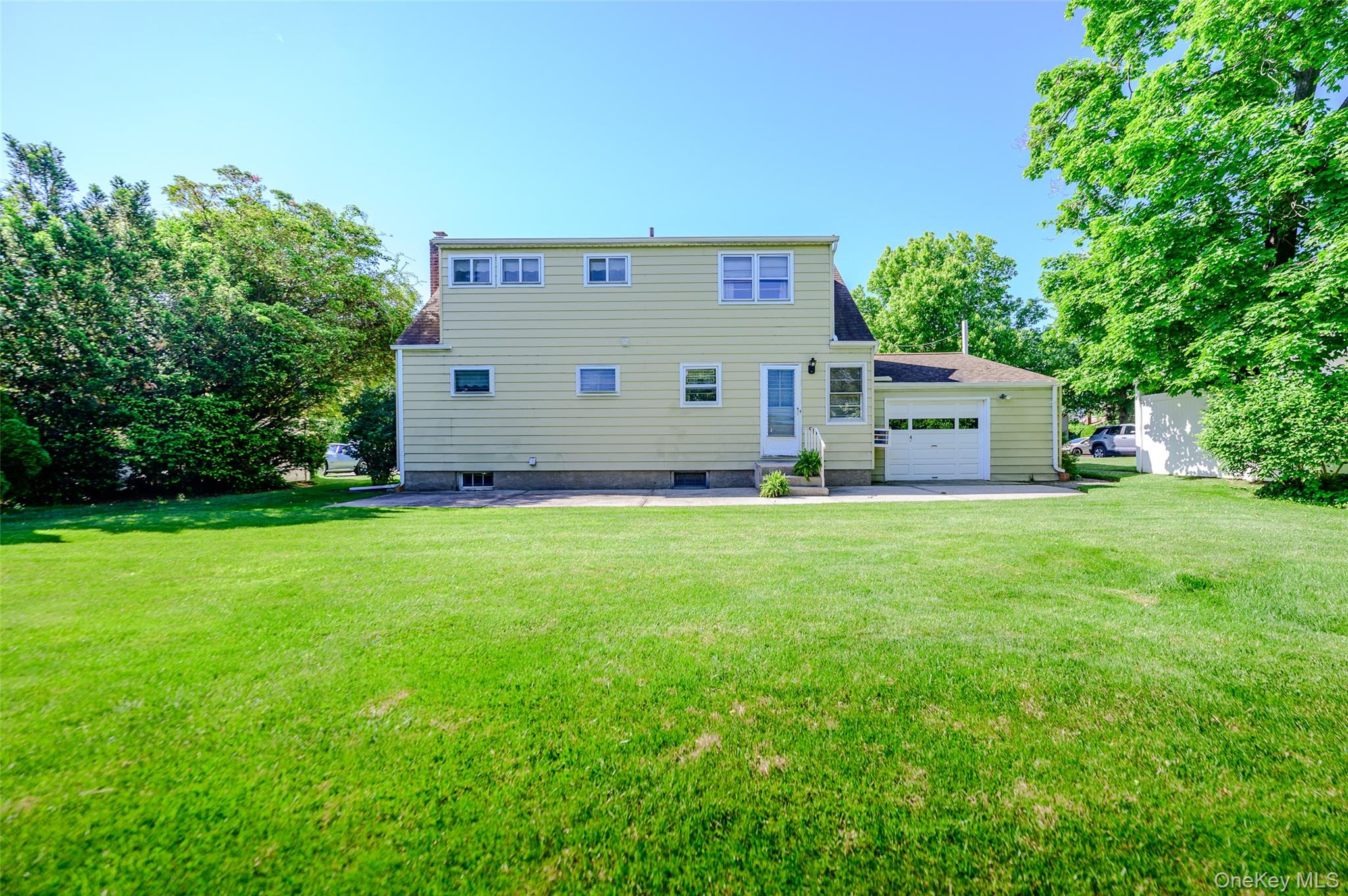 105 N Queens Avenue