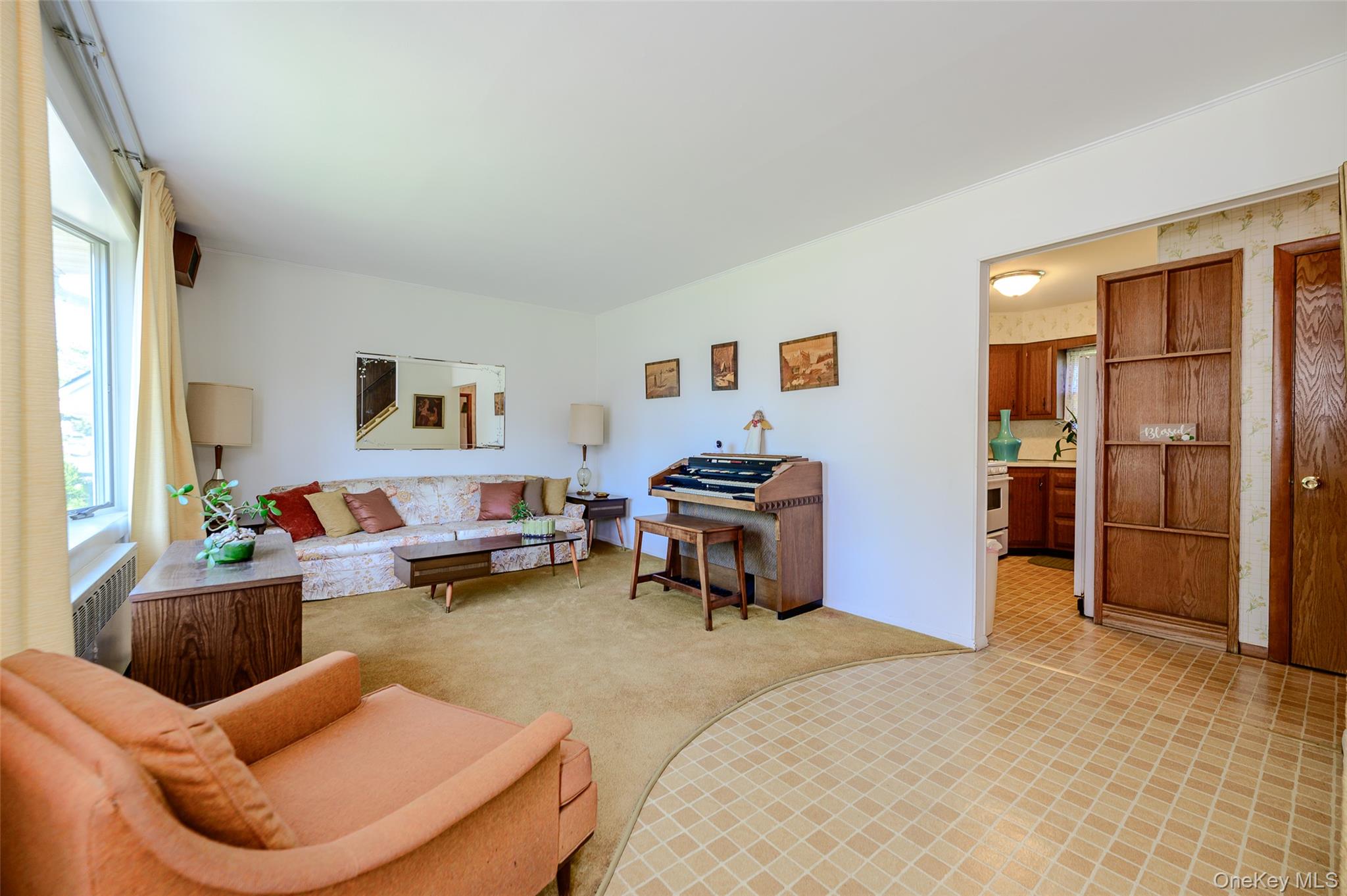 105 N Queens Avenue