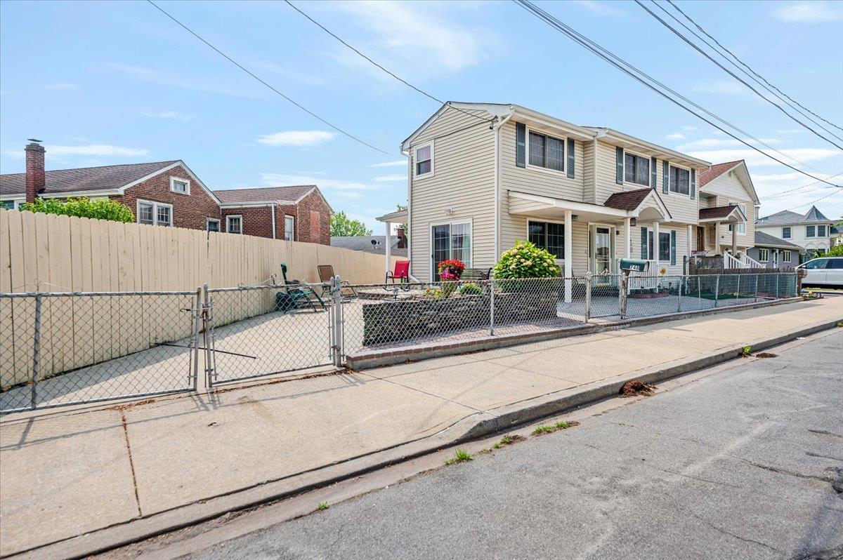 748 Knoll Street