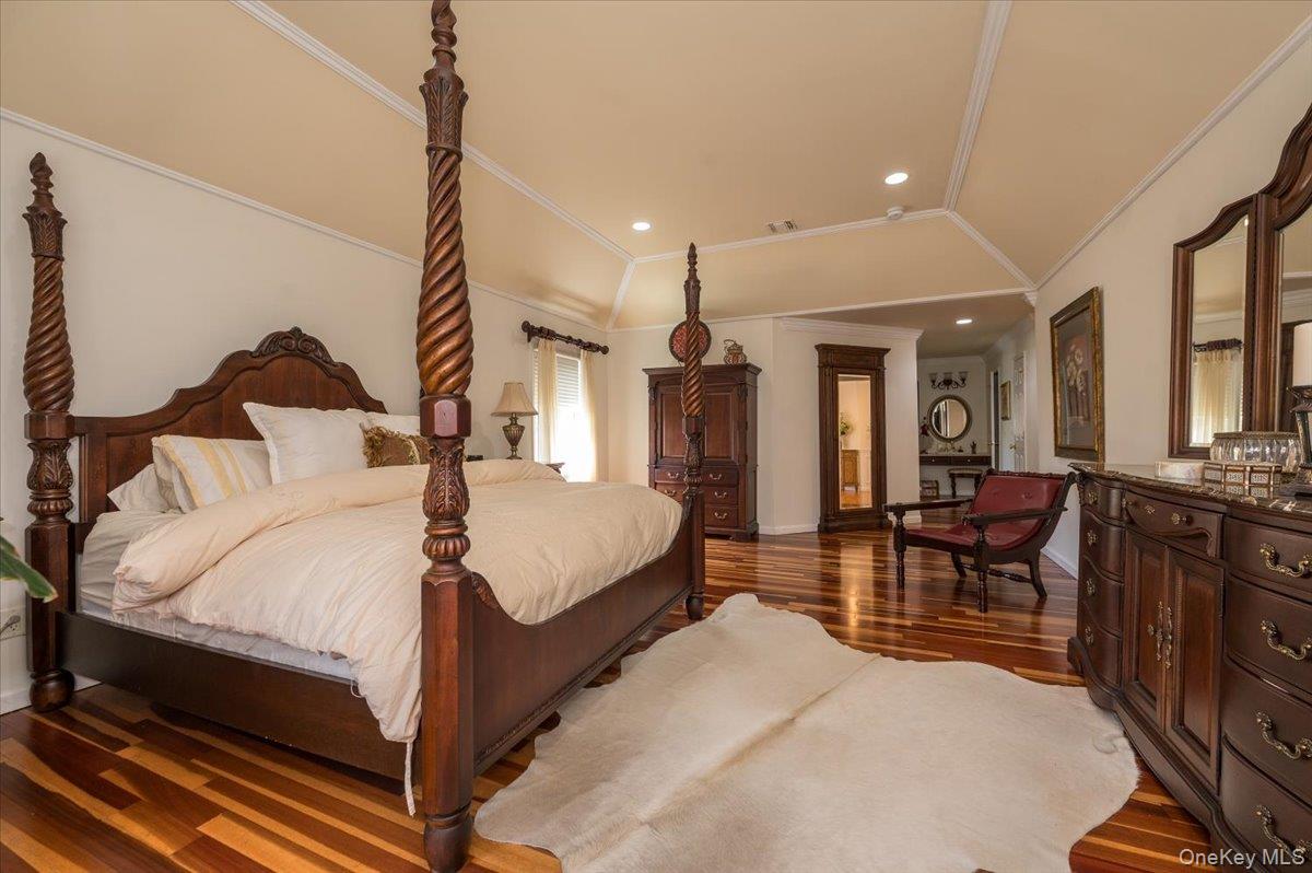 129 Round Swamp Road