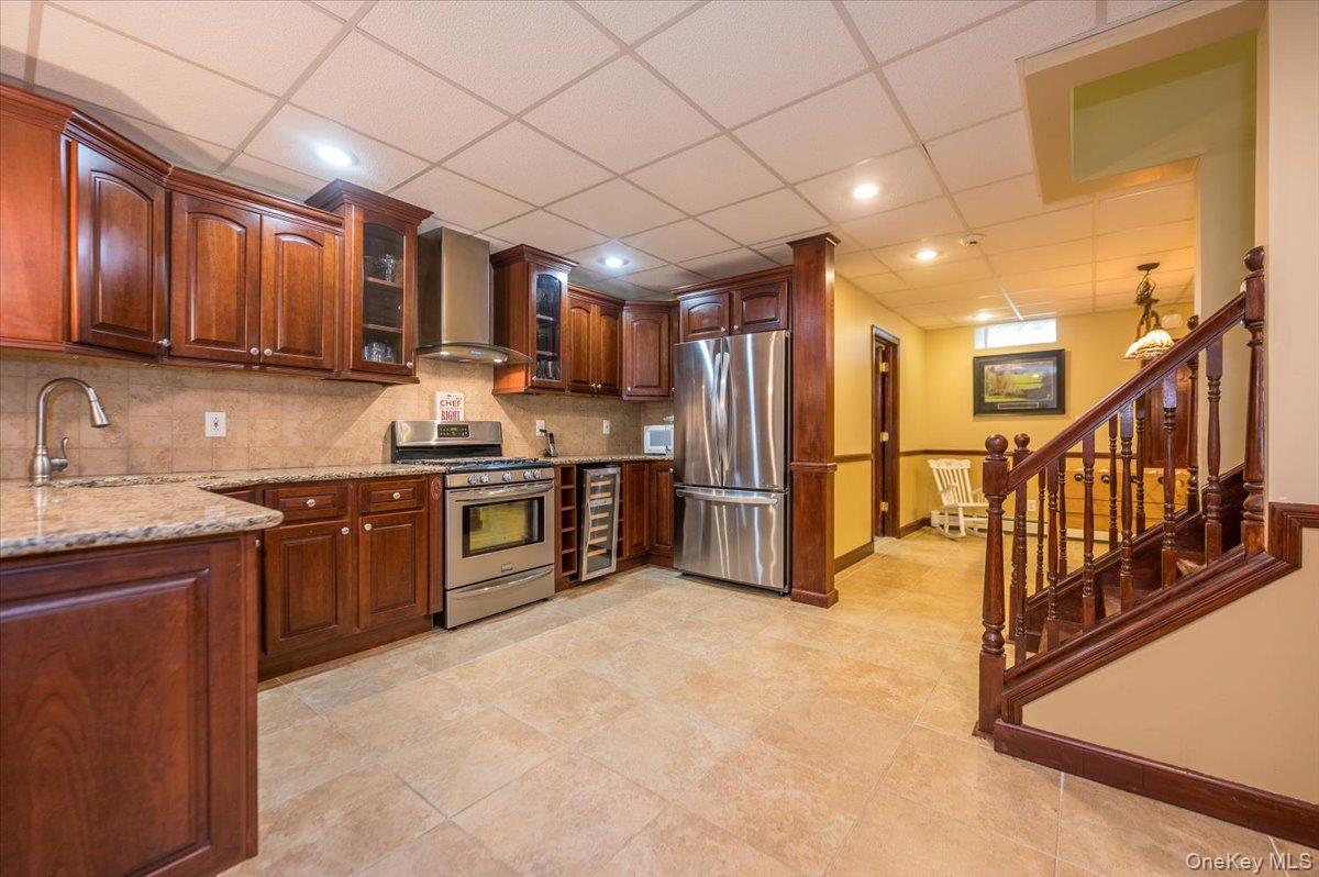 129 Round Swamp Road