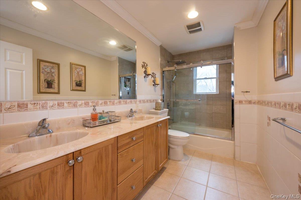 129 Round Swamp Road