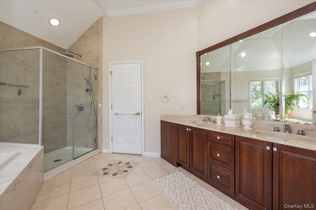 129 Round Swamp Road