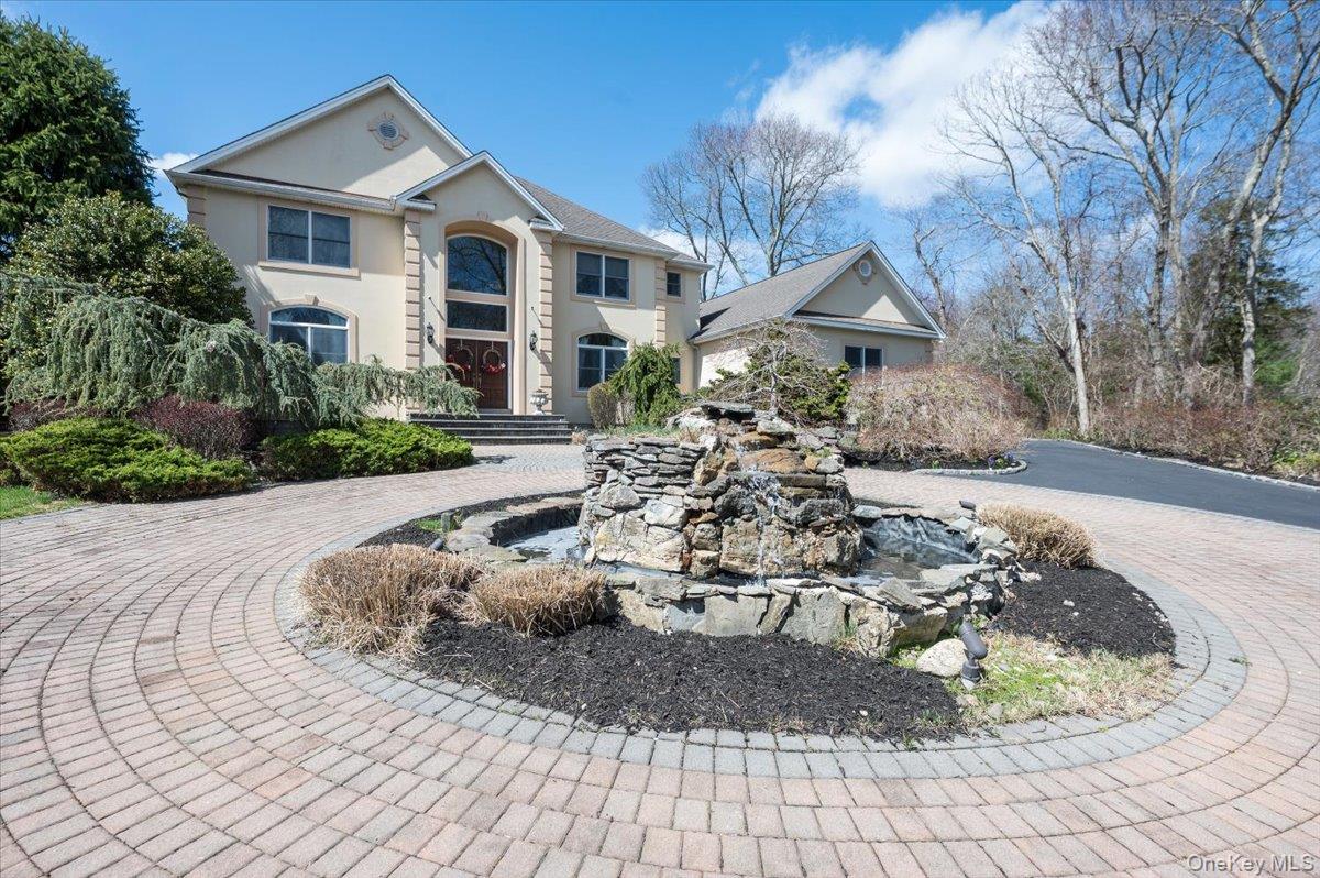 129 Round Swamp Road