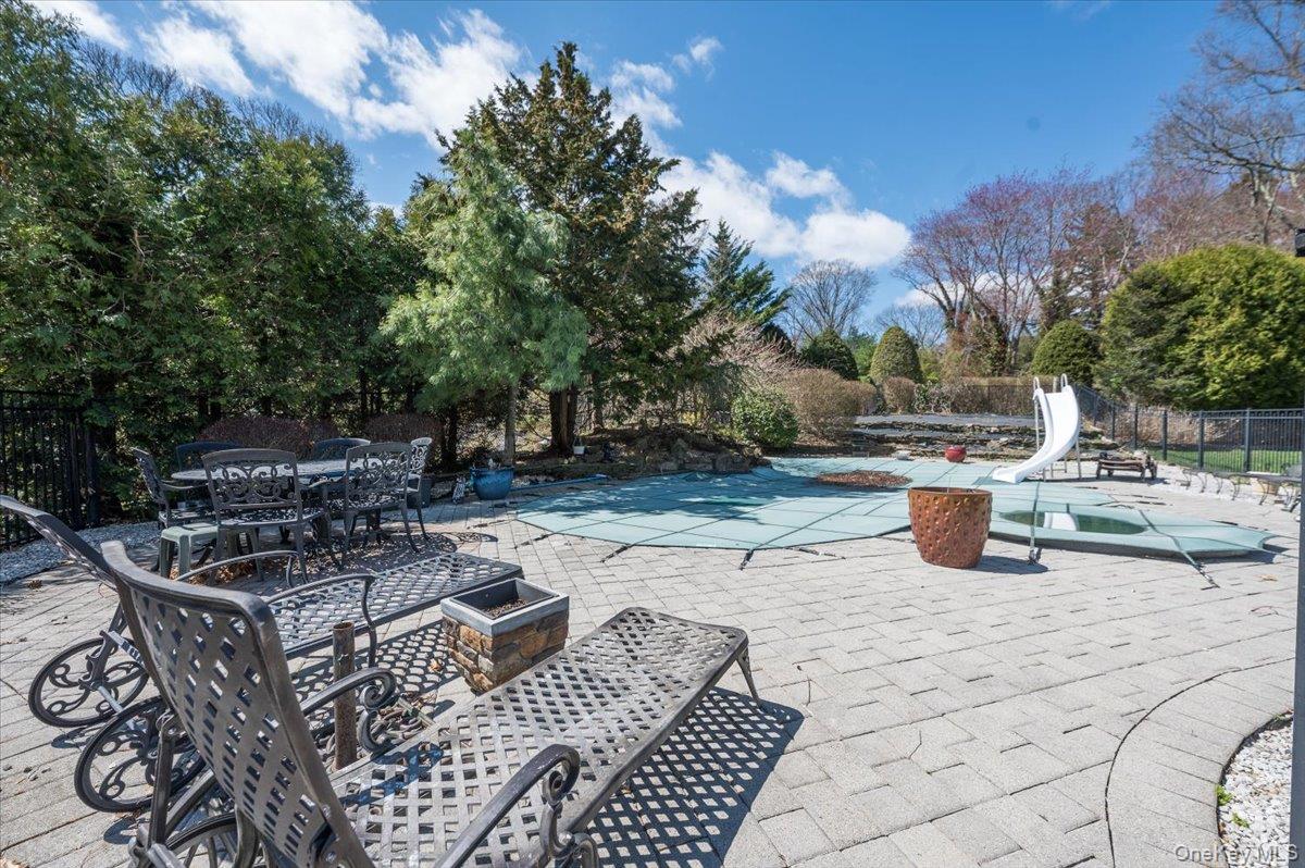 129 Round Swamp Road