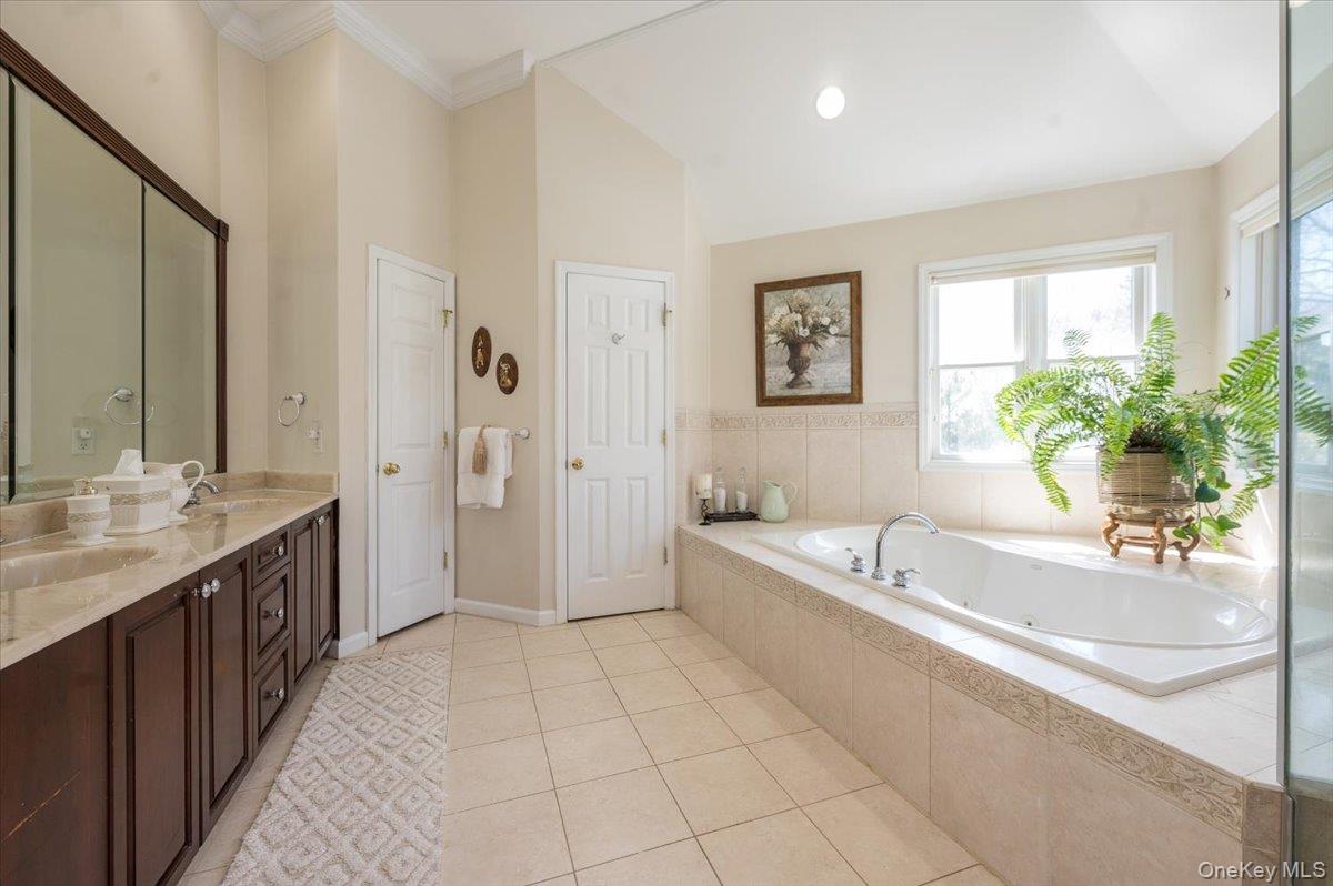 129 Round Swamp Road