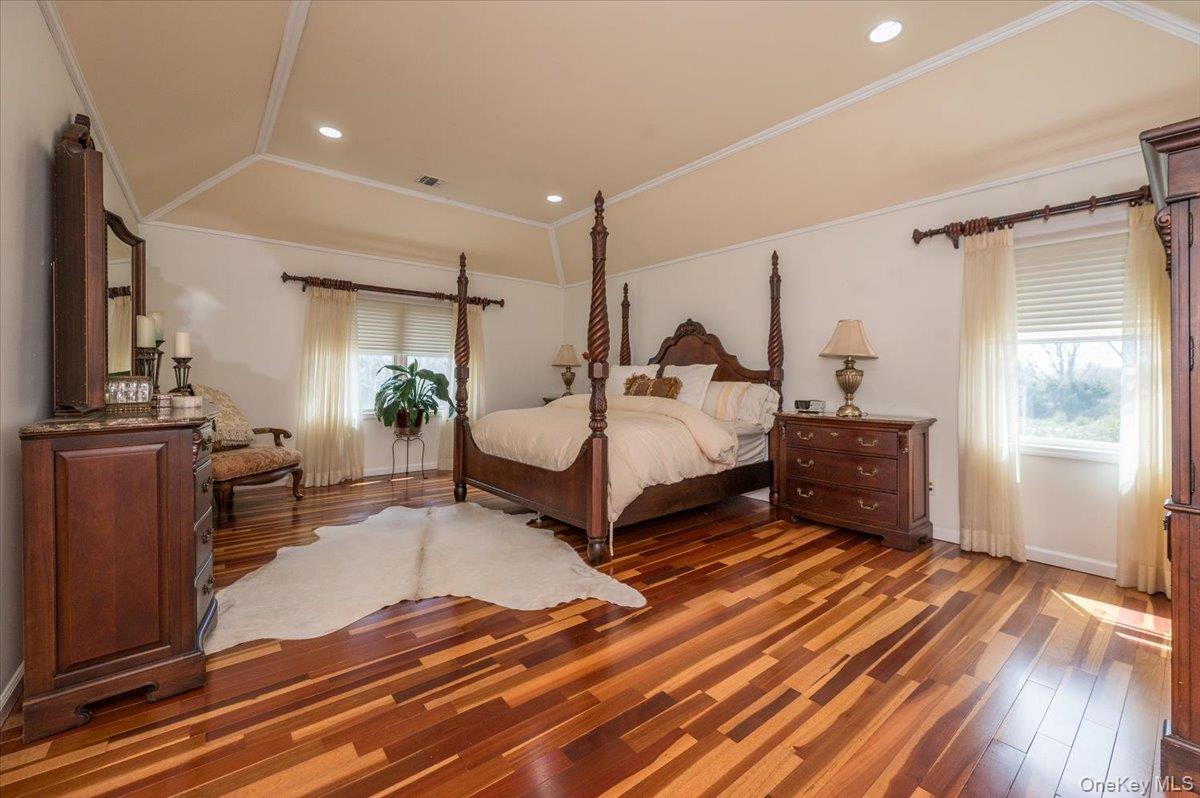 129 Round Swamp Road