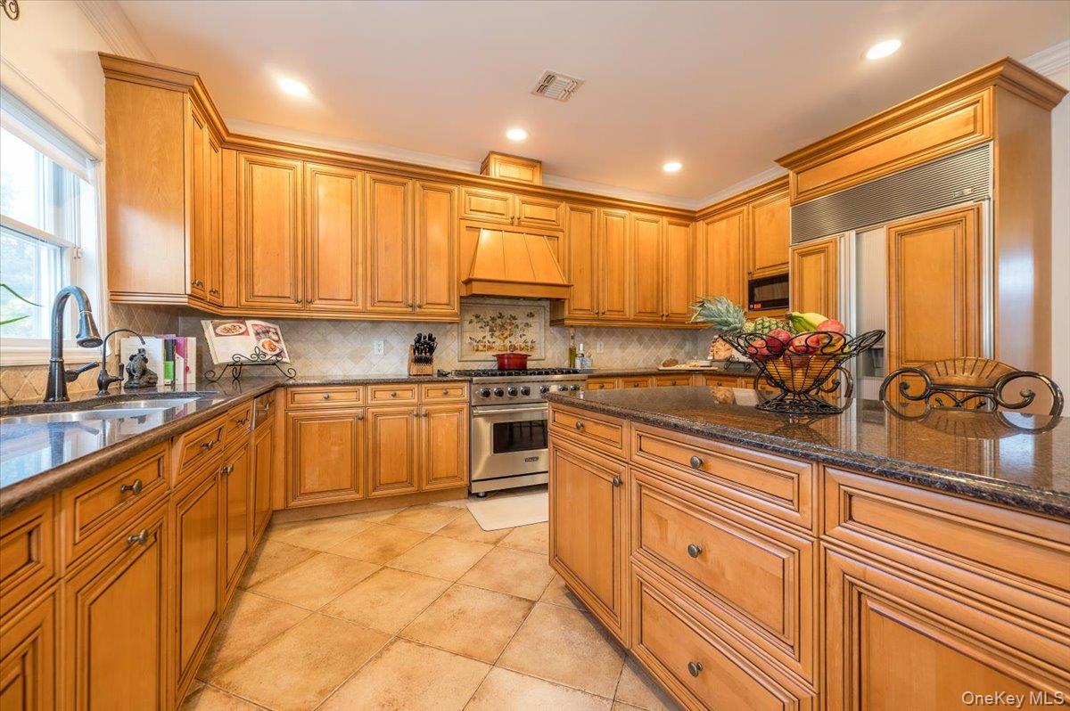 129 Round Swamp Road