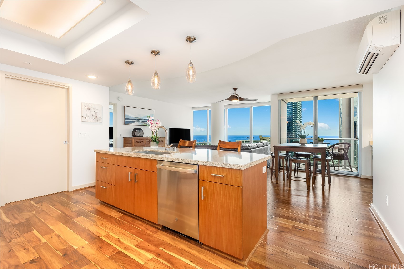 555 South Street 2005