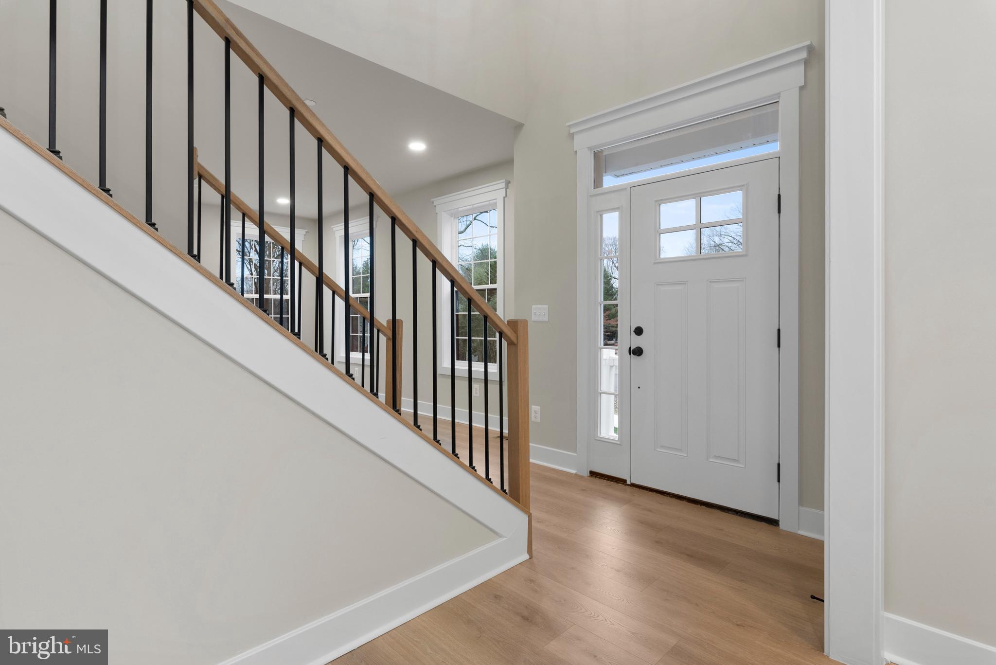 11 Stratford Dr