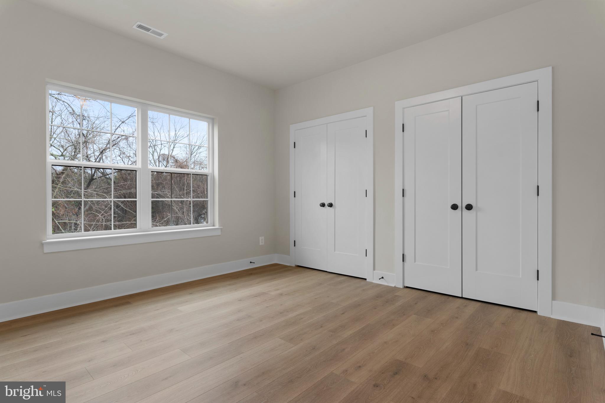 11 Stratford Dr