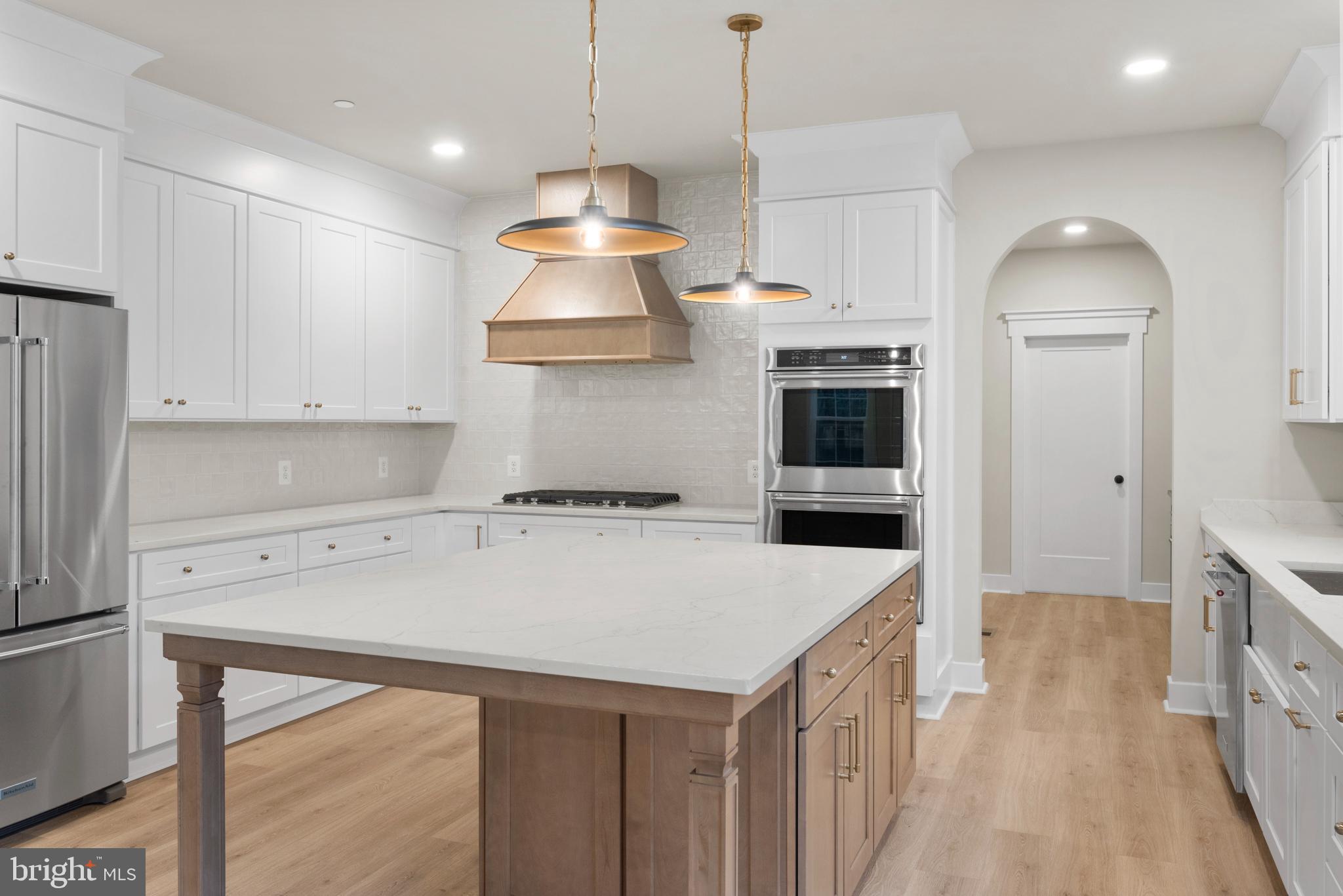 11 Stratford Dr