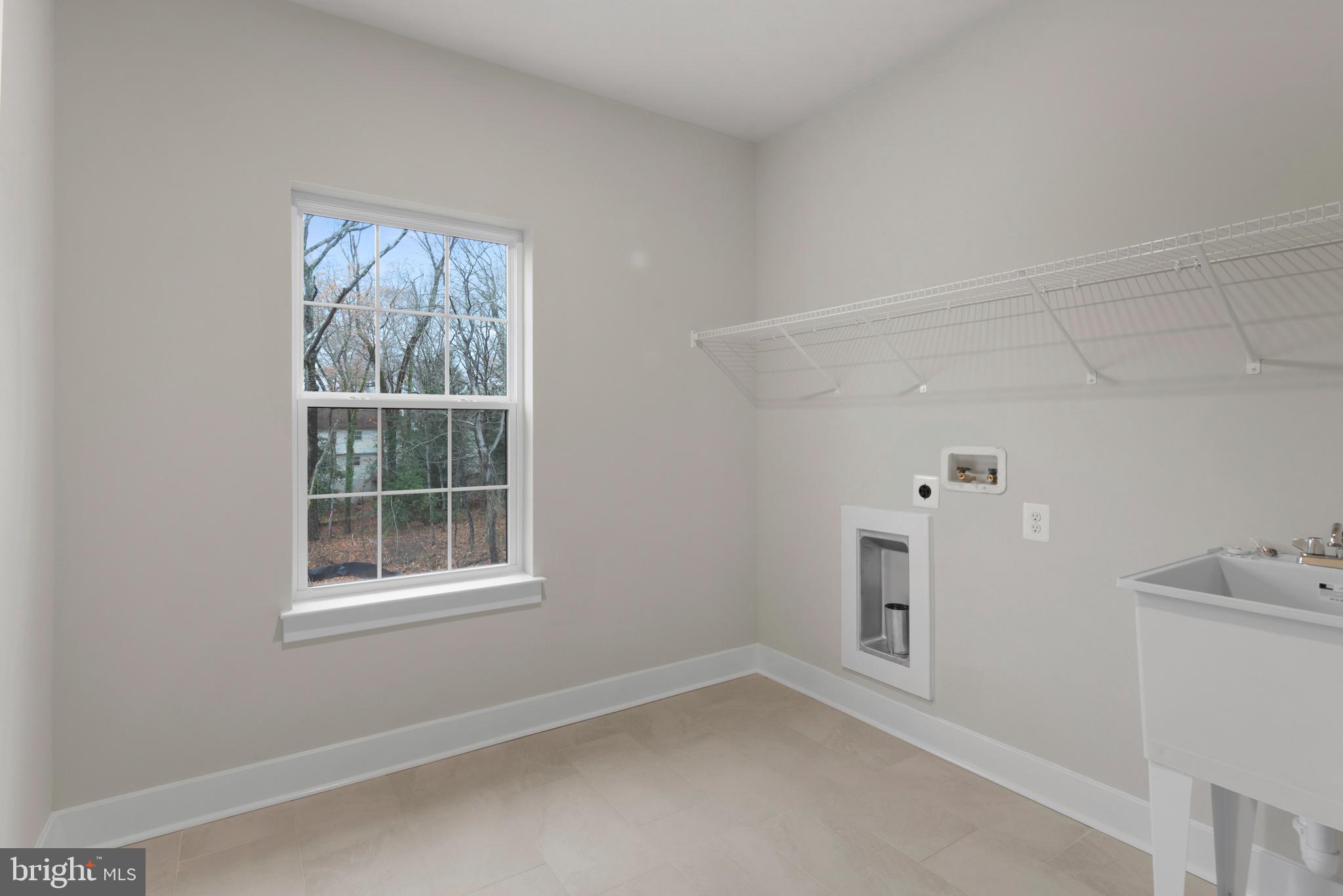 11 Stratford Dr