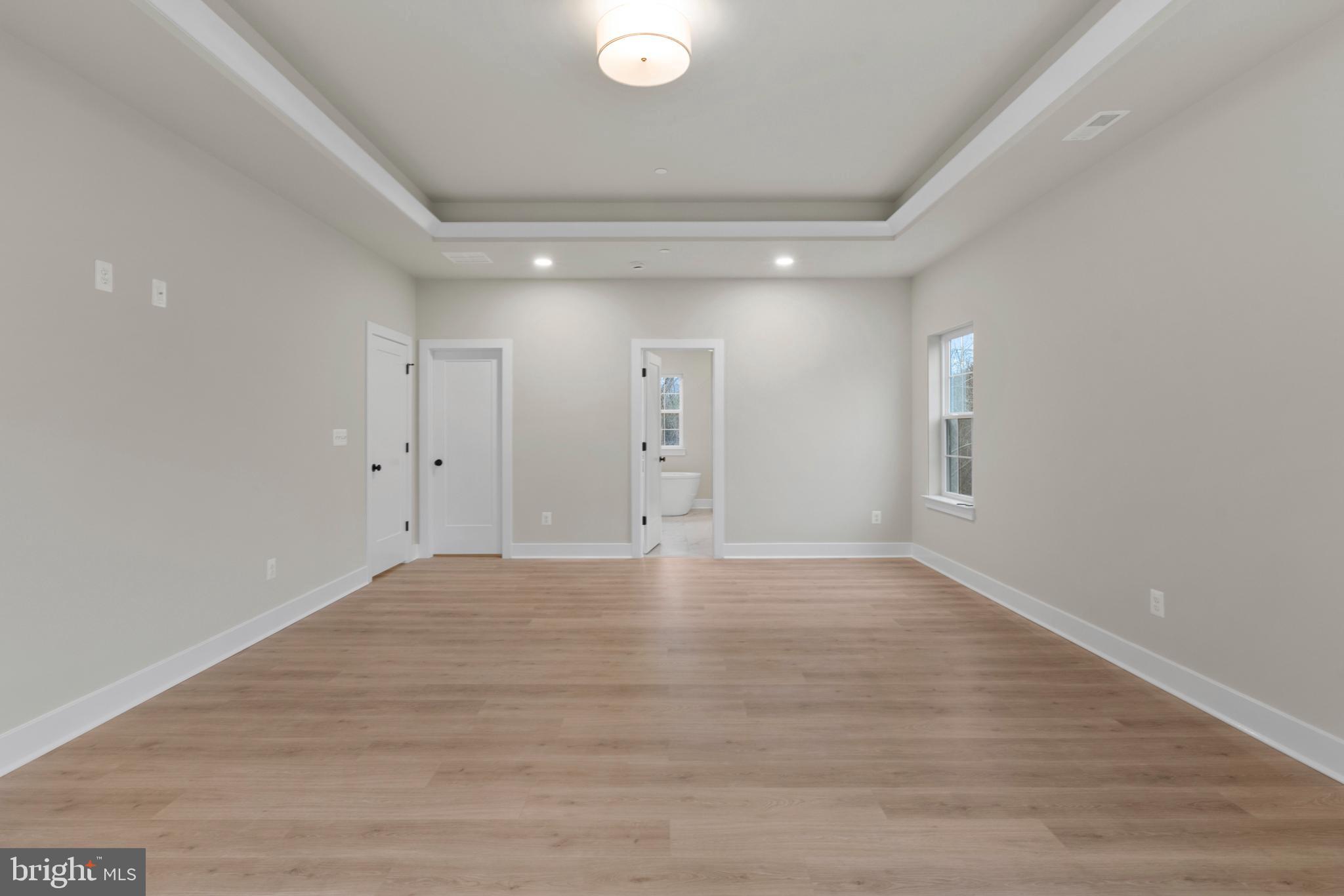 11 Stratford Dr