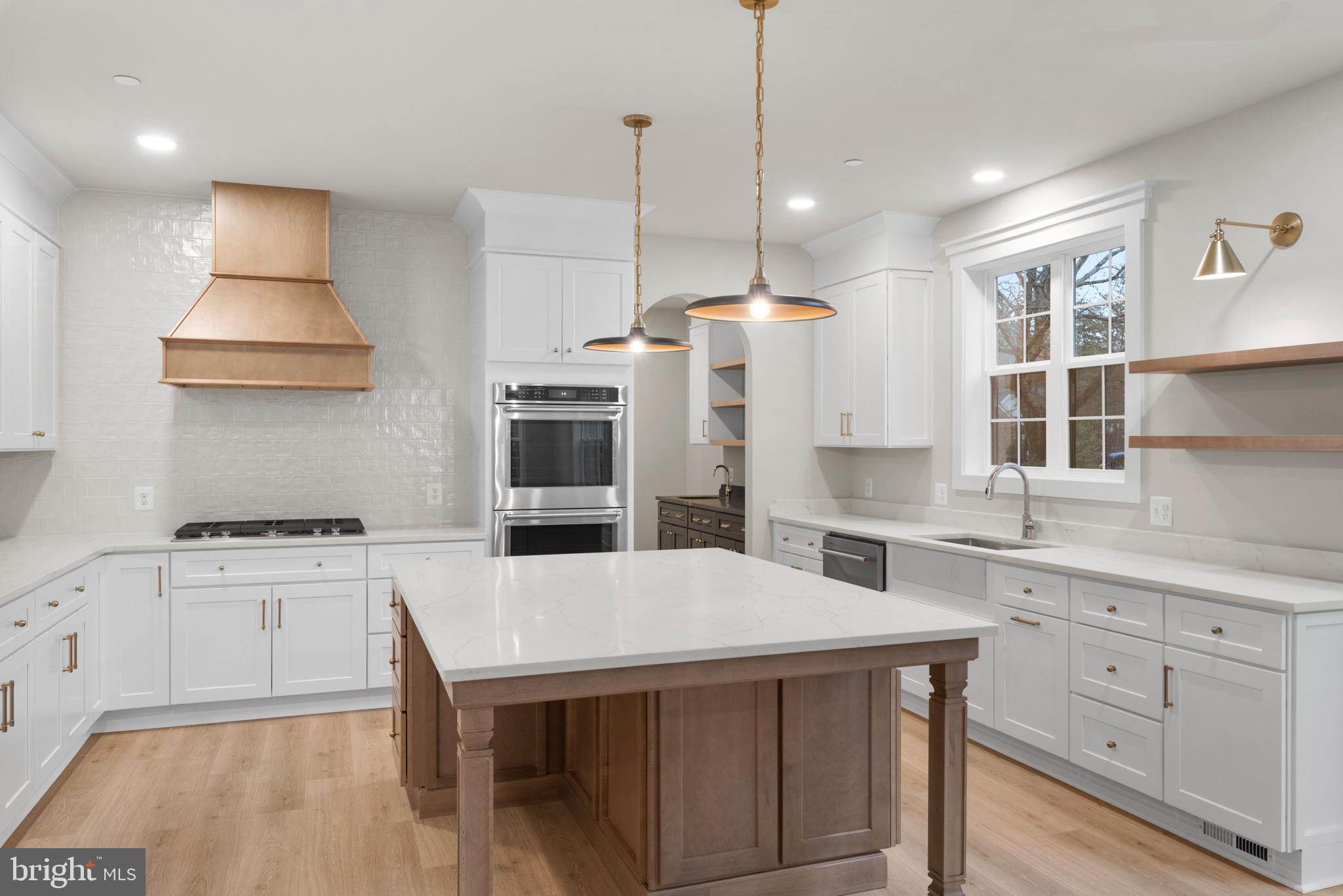11 Stratford Dr