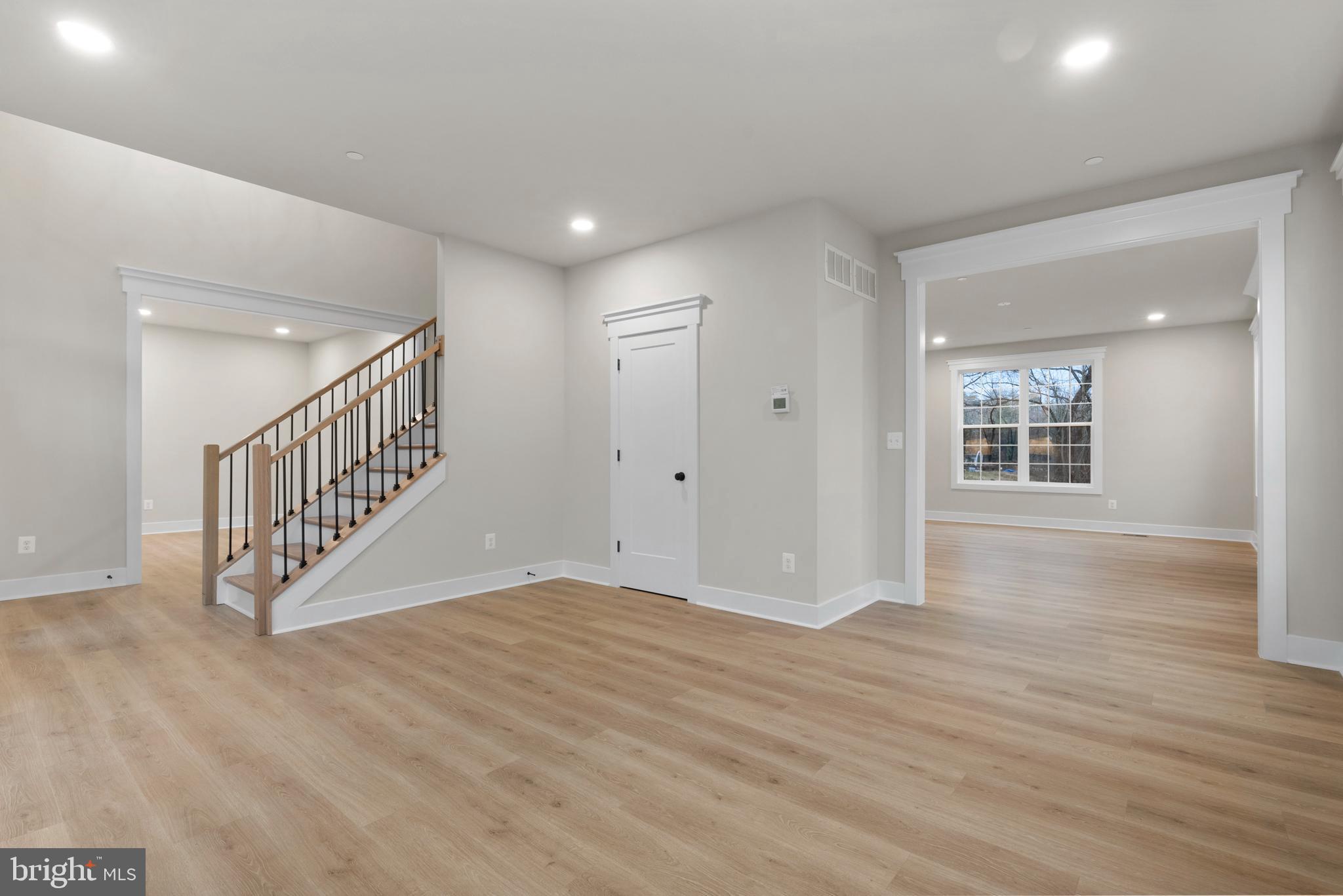 11 Stratford Dr