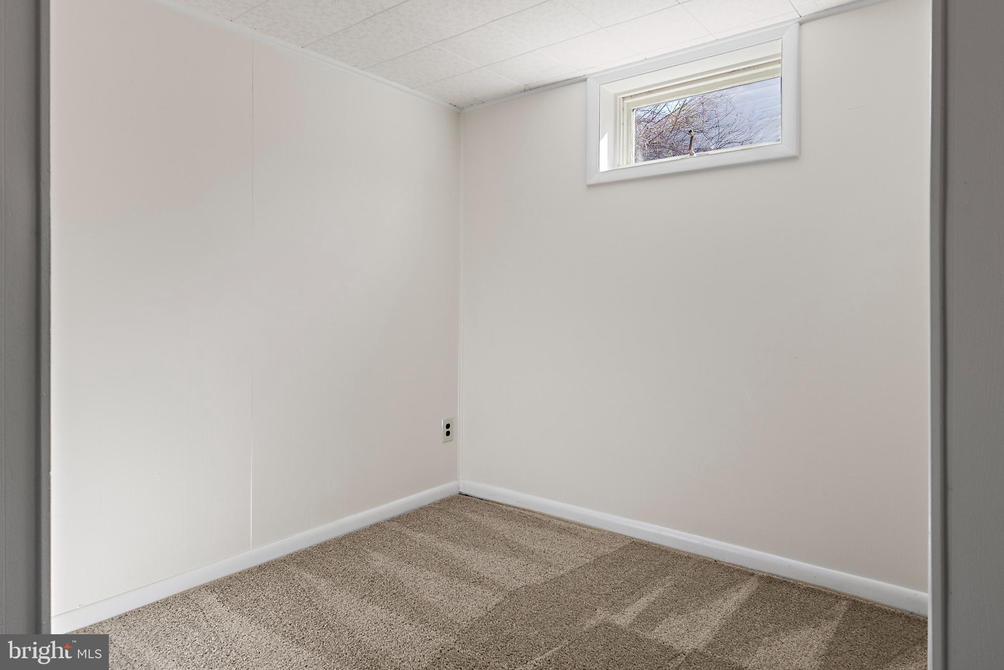 746 WARREN DRIVE