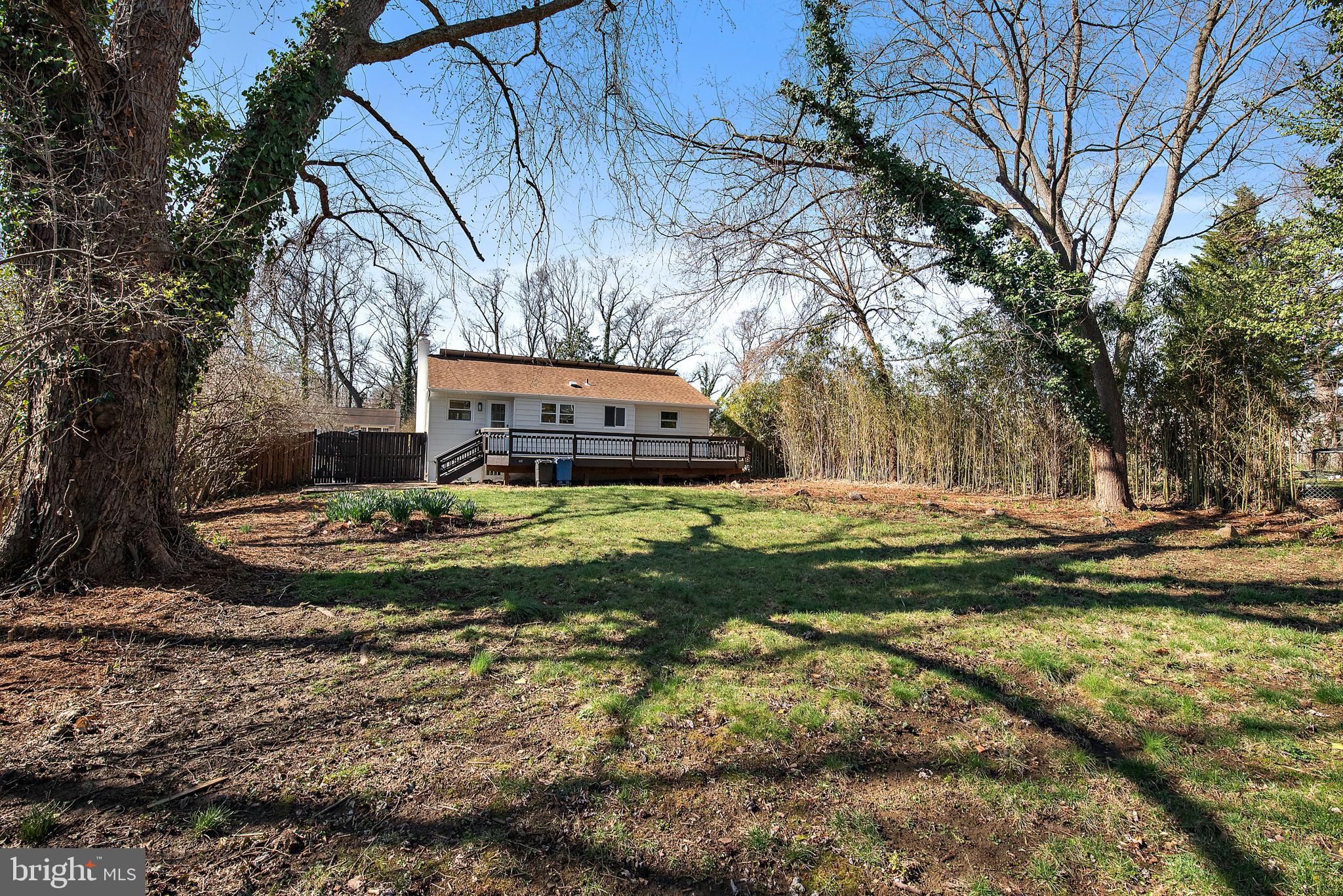 746 WARREN DRIVE