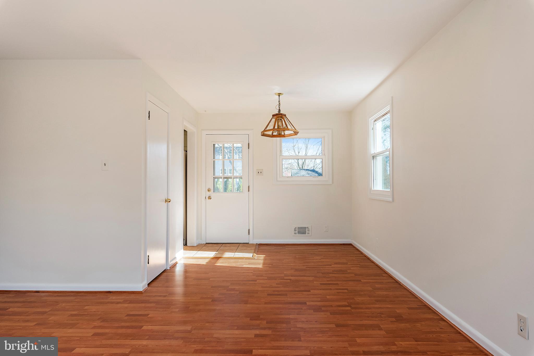 746 WARREN DRIVE