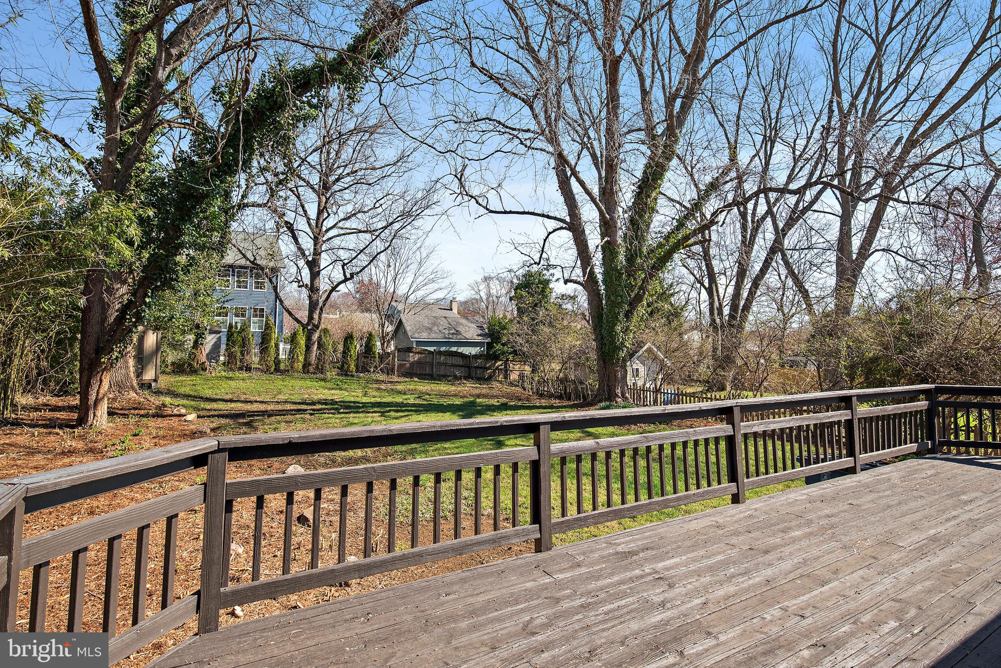 746 WARREN DRIVE