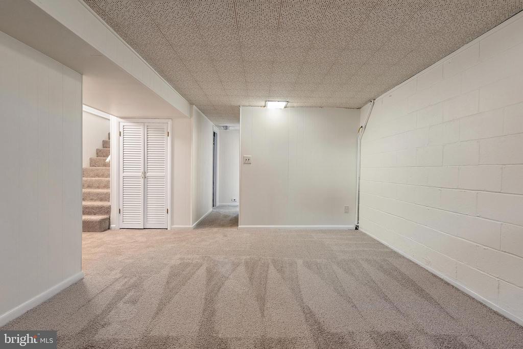 746 WARREN DRIVE