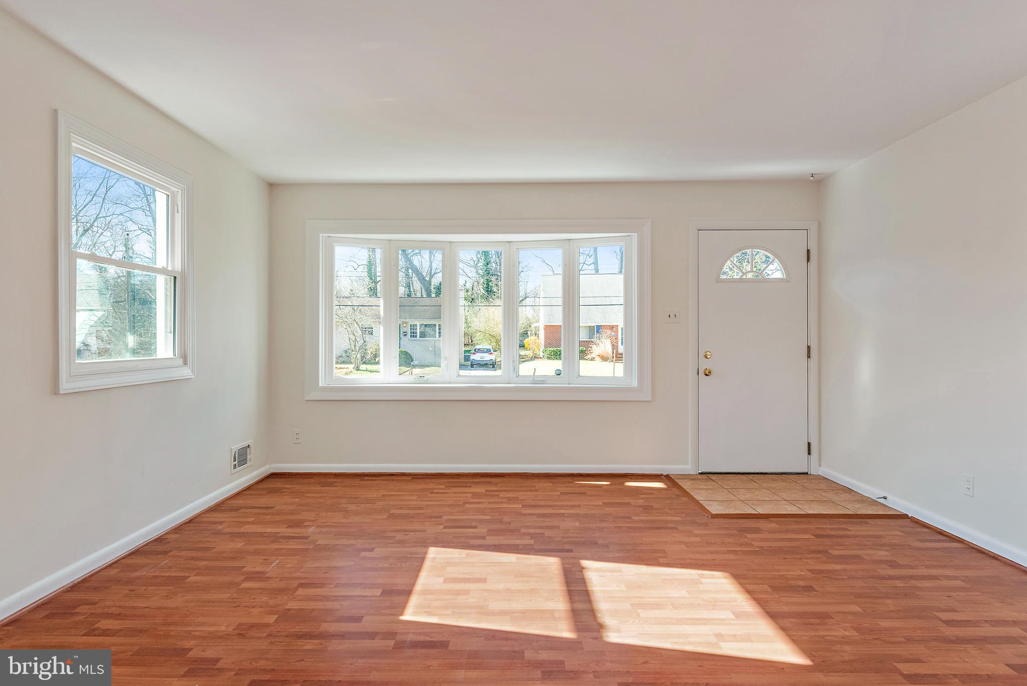 746 WARREN DRIVE
