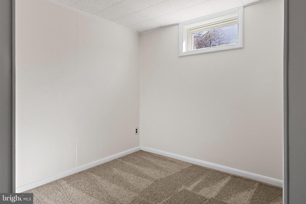 746 WARREN DRIVE