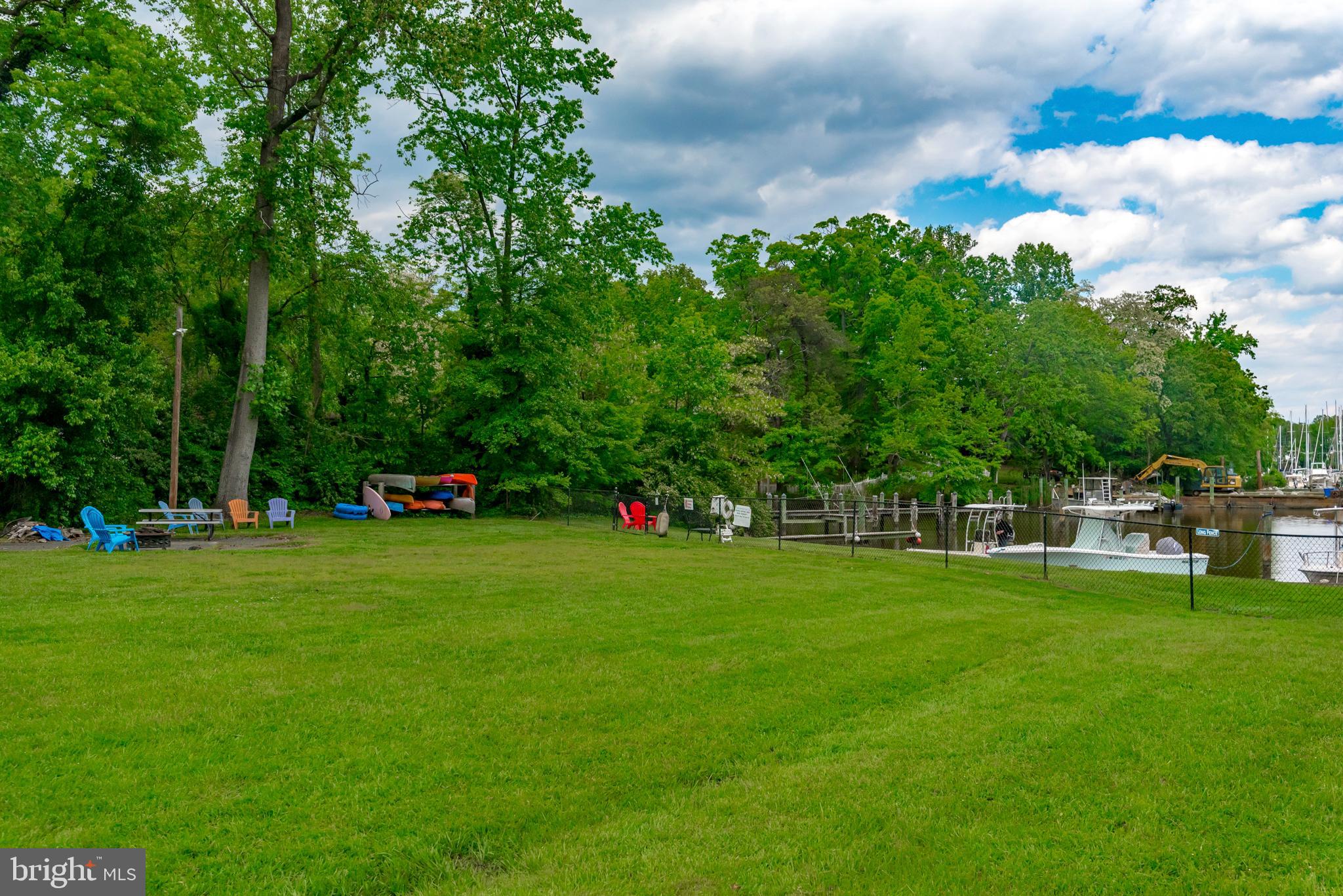 746 WARREN DRIVE